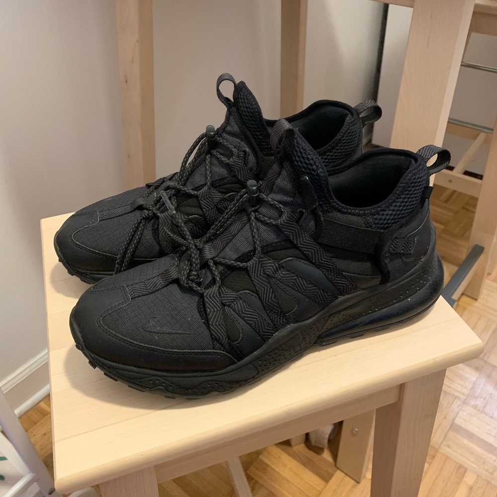 Nike Bowfin AirMax 270 black on black
